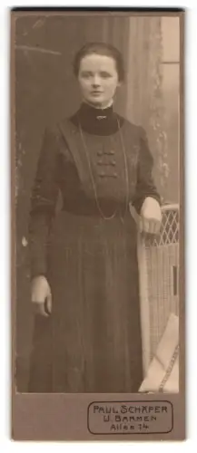 Fotografie Paul Schäfer, Barmen, Allee 14, Elegantes Porträt einer Dame