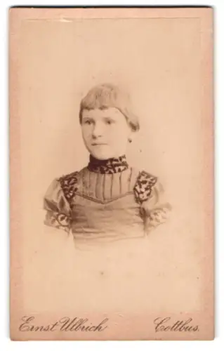 Fotografie Ernst Ulbrich, Cottbus, Gymnasialstrasse, Porträt eines Mädchens