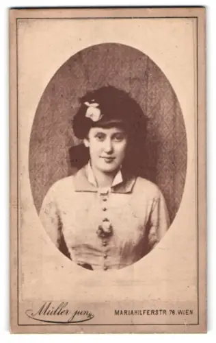 Fotografie M. Müller jun., Wien, Mariahilferstr. 76, Porträt einer jungen Dame