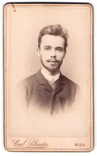 Fotografie Carl Schuster, Wien, Mayerhofgasse 11, Porträt eines jungen Mannes