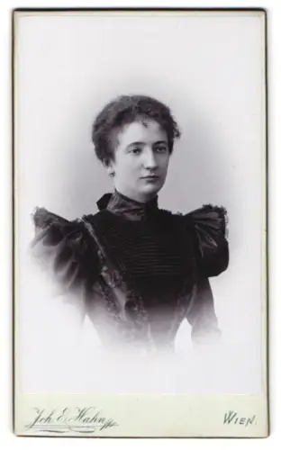Fotografie Joh. E. Hahn, Wien, Mariahilferstrasse 105, Porträt einer jungen Frau