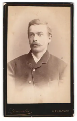 Fotografie G.W. Leineweber, Hannover, Georgstrasse 11, Porträt eines Mannes mit Schnurrbart