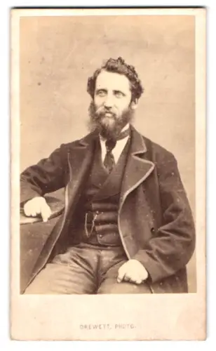 Fotografie Drewett, Guildford, High Street 47, Porträt eines Mannes mit Bart