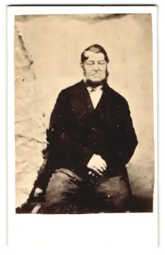 Fotografie unbekannter Fotograf und Ort, Porträt eines älteren Mannes