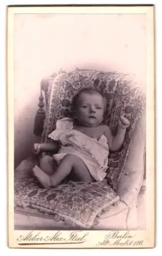 Fotografie Atelier Alex Itzel, Berlin, Alt-Moabit 116, Porträt eines Kleinkindes