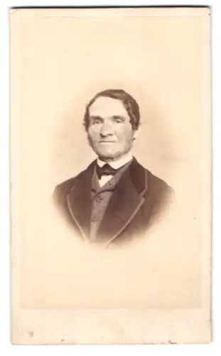 Fotografie Georg Aulmann, Offenbach a. M., Hospitalstrasse, Porträt eines älteren Mannes