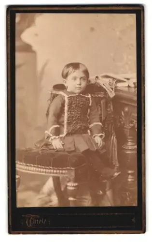 Fotografie Hugo Thiele, Frankfurt am Main, Kaiserstrasse 29, Porträt eines Kindes