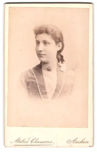 Fotografie Aug. Classens, Aachen, Hochstrasse 19, Porträt einer jungen Frau
