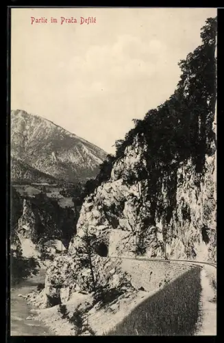 AK Praca Defilé, Ortspartie