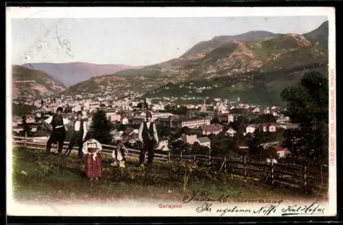 AK Sarajevo, Gesamtansicht, Leute in volkstümlicher Kleidung