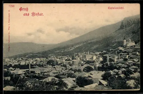 AK Mostar, Totalansicht der Stadt am Berghang