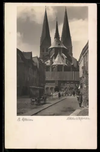 AK Lübeck, St. Marienkirche mit Strassenpartie