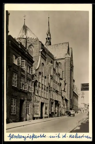 AK Lübeck, Glockengiesserstrasse mit St. Katharinen-Kirche