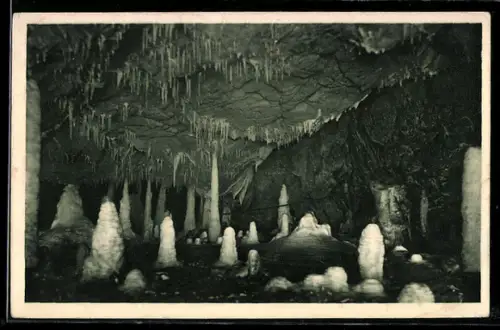 AK Krásy Moravy, Tropfsteinhöhle, Saal