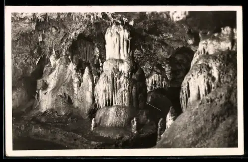 AK Macocha, Tropfsteinhöhlen