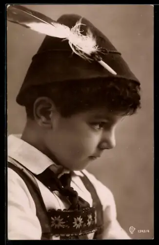 Foto-AK GL Co Nr. 1343/4: Kleiner Junge in Tracht im Porträt