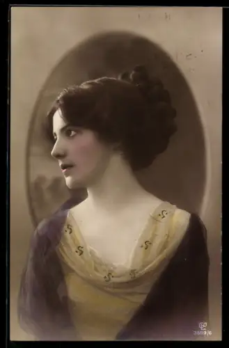 Foto-AK GL Co Nr. 3599/6: Porträt einer eleganten Dame