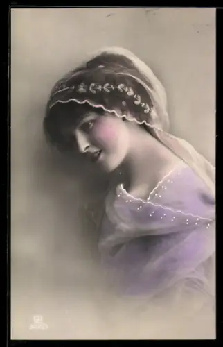 Foto-AK GL Co Nr. 3986/5: Elegante Dame mit Schleier