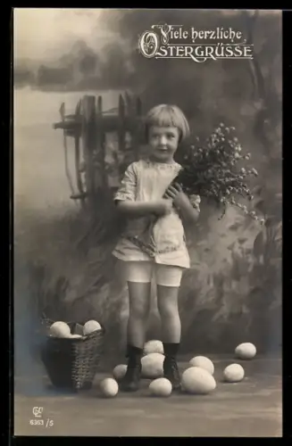 Foto-AK GL Co Nr. 6363/5: Kind mit Weidenkätzchen und Ostereiern