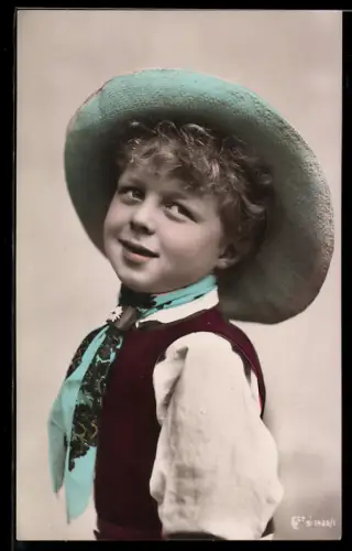 Foto-AK GL Co Nr. S. 1435/1: Junge mit Halstuch und Hut