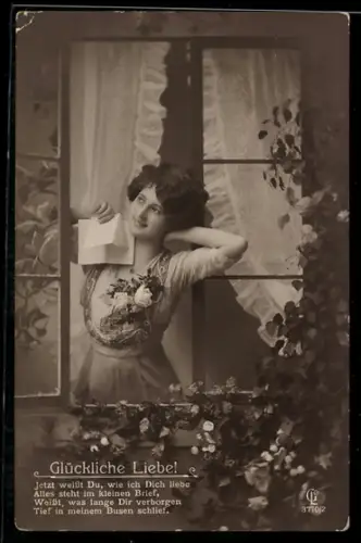 Foto-AK GL Co Nr. 3770/2: Junge Dame mit Liebesbrief am Fenster