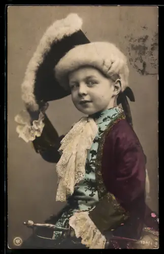 Foto-AK NPG Nr. 754/1: Junge in Renaissance Kleidung