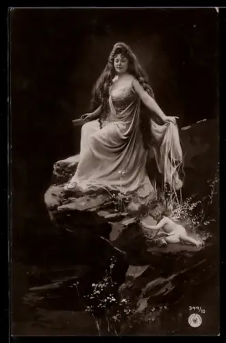 Foto-AK NPG Nr. 344/10: Elegante Dame mit Kleinkind auf einem Felsen