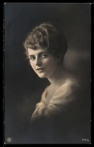 Foto-AK NPG Nr. 648/4: Porträt einer eleganten Dame