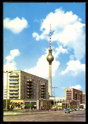 AK Berlin, Karl-Marx-Allee mit Fernseh- und Ukw-Turm der Deutschen Post