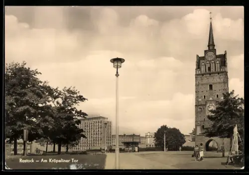 AK Rostock, Strassenpartie am Kröpeliner Tor