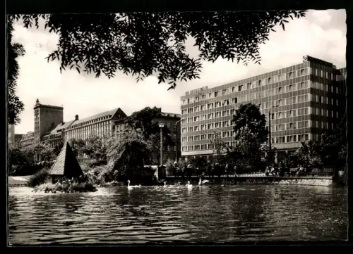 AK Leipzig, Partie am Schwanenteich mit Blick zur Goethestrasse und Parkanlagen