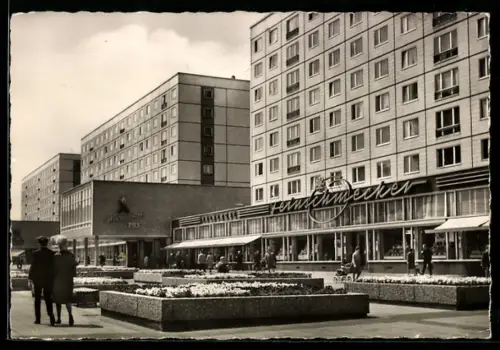 AK Magdeburg, Karl-Marx-Strasse mit Feinschmecker-Geschäft