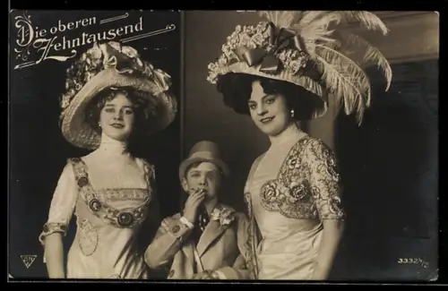 AK Die oberen Zehntausend, Kleiner Herr mit zwei herausgeputzten Damen