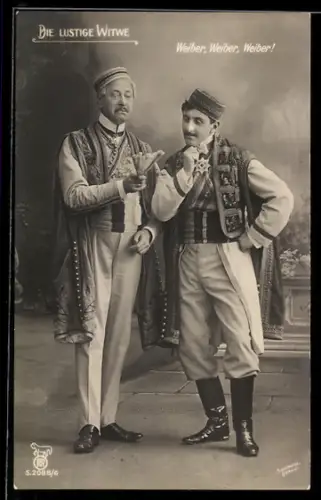 AK Männer in einer Szene der Operette Die lustige Witwe