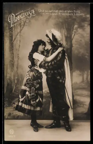 AK Schauspielerin küsst als Preciosa den Partner in der gleichnamigen Operette