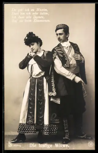 AK Schauspieler in Tracht in der Operette Die lustige Witwe