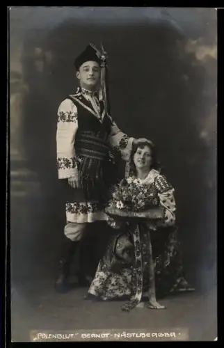 AK Schauspieler Berndt und Nästlberger in Tracht in der Operette Polenblut