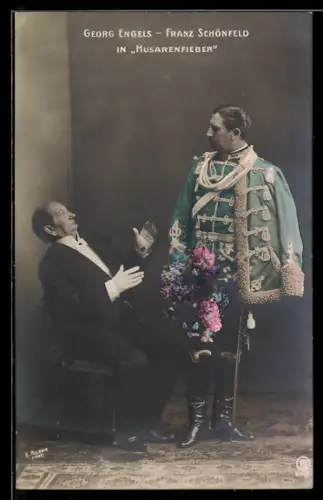 AK Schauspieler Franz Schönfeld und Georg Engels in der Operette Husarenfieber