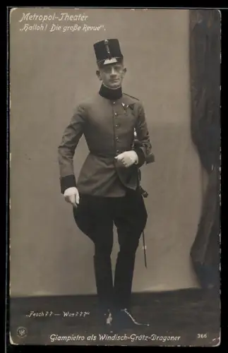 AK Operette Halloh! Die grosse Revue im Metropol-Theater, Giampietro als Windisch-Grätz-Dragoner