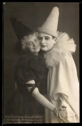 AK Szene aus der Operette Der dumme August mit Therese Wiet und Walter Grave, Clown und Clownesschen