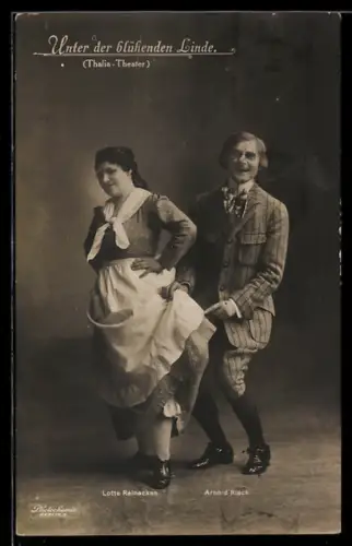 AK Unter der blühenden Linde, Lotte Reinecken und Arnold Rieck in Kostümen