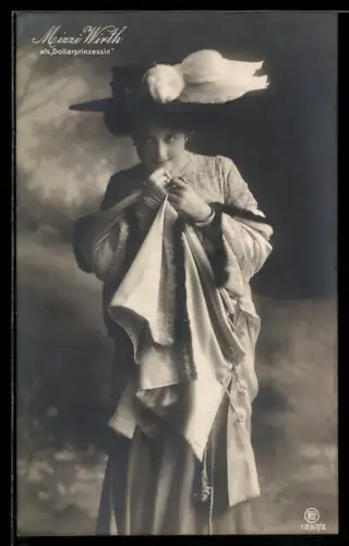 AK Dollarprinzessin, Darstellerin Mizzi Wirth im Kostüm