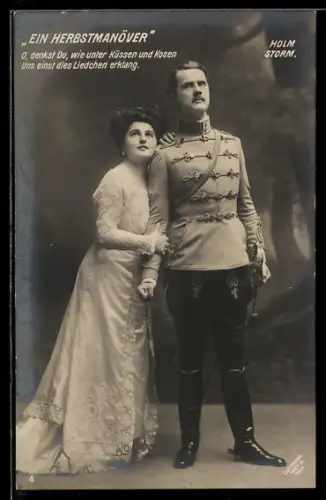 AK Operette Ein Herbstmanöver, Holm und Storm in Bühnenkostümen