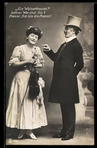 AK Operette Ein Walzertraum, Schauspieler in Kostüm mit Instrument