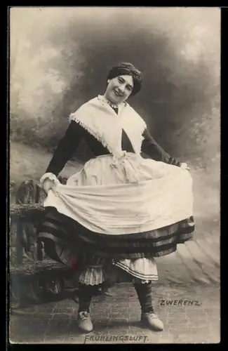 AK Schauspielerin Zwerenz in Frühlingsluft