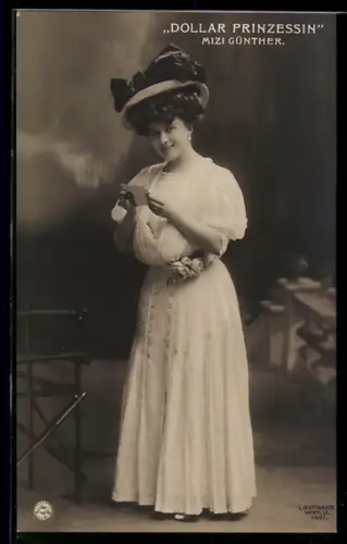 AK Operette Dollar Prinzessin, Mizi Günther mit Hut und Blumengesteck