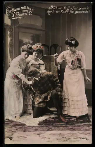 AK Operette Der Mann mit den 3 Frauen, Kniender Mann zwischen drei schönene Frauen
