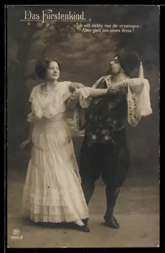AK Operette Das Fürstenkind, Mann hält den Arm einer hübschen Frau