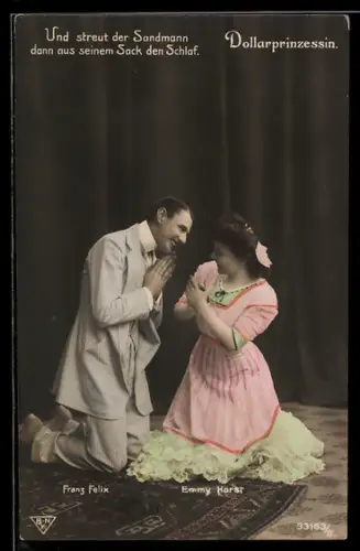 AK Operette Die Dollarprinzessin, Hbsche Frau kniet mit einem Mann auf dem Teppich, Franz Felix und Emmy Horst