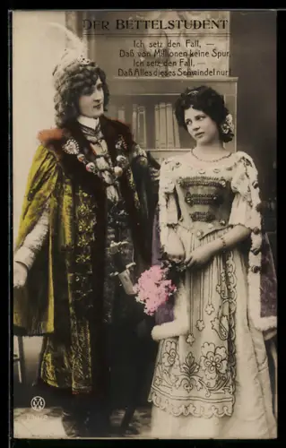 AK Operette Der Bettelstudent, Höfisch gekleideter Mann mit Säbel steht bei einer schönen Frau